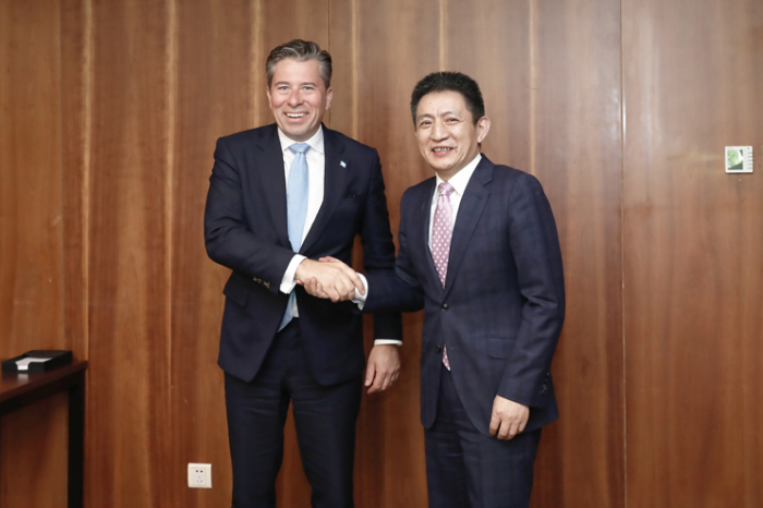 李成钢国际贸易谈判代表(正部长级)兼副部长会见联合国人道主义事务副秘书长弗莱彻
